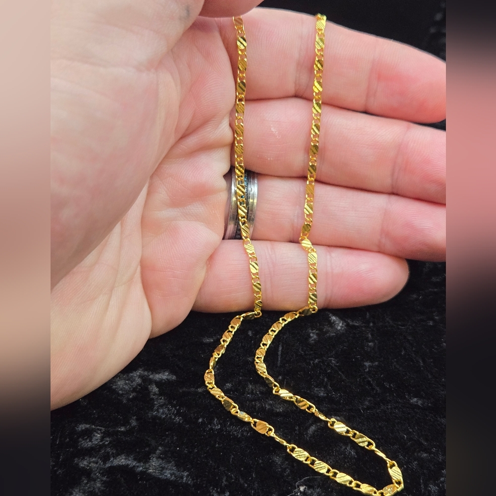 Elegant GOLD Chain With Unique Scallop Link 20" Necklace...25204